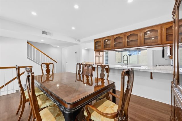 18360 Collins Street E, Tarzana, CA 91356