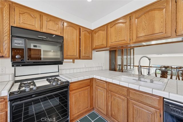 18360 Collins Street E, Tarzana, CA 91356