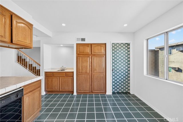 18360 Collins Street E, Tarzana, CA 91356