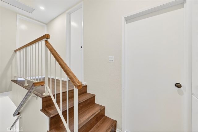 18360 Collins Street E, Tarzana, CA 91356