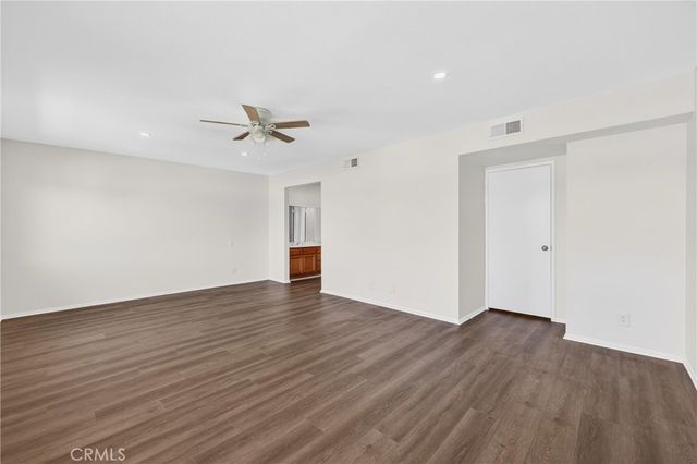 18360 Collins Street E, Tarzana, CA 91356