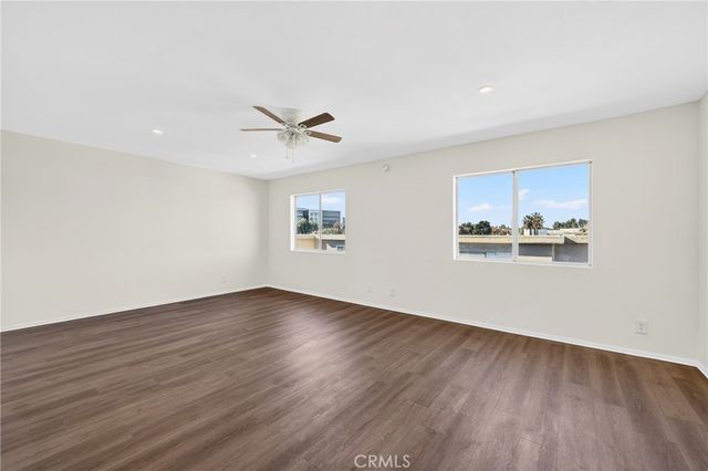 18360 Collins Street E, Tarzana, CA 91356