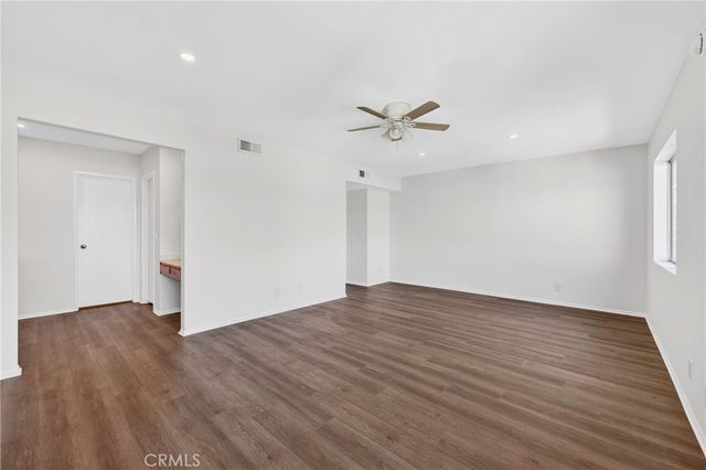 18360 Collins Street E, Tarzana, CA 91356