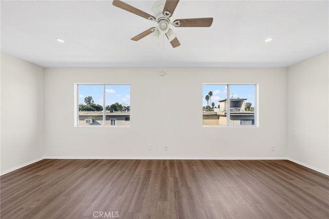 18360 Collins Street E, Tarzana, CA 91356