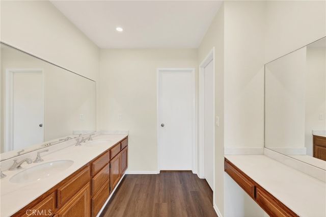 18360 Collins Street E, Tarzana, CA 91356