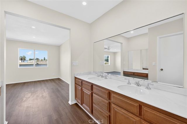 18360 Collins Street E, Tarzana, CA 91356