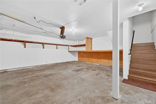 18360 Collins Street E, Tarzana, CA 91356