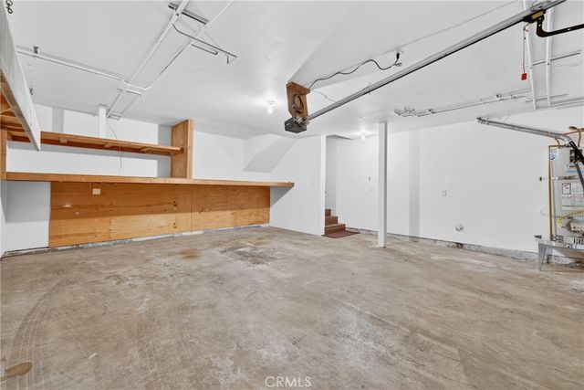 18360 Collins Street E, Tarzana, CA 91356