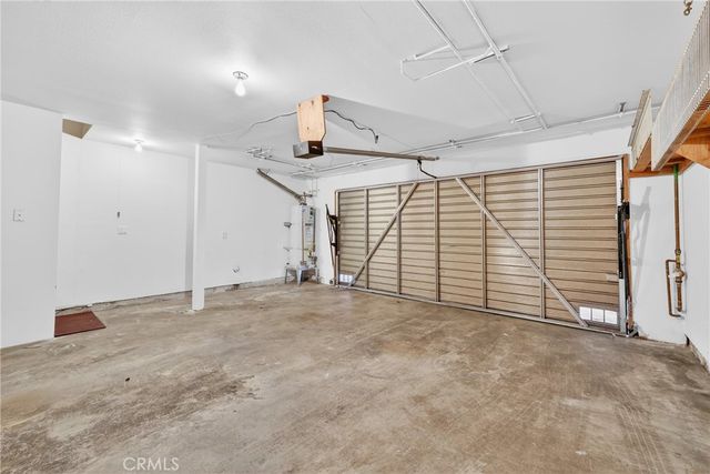 18360 Collins Street E, Tarzana, CA 91356