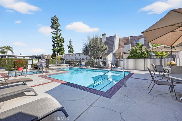 18360 Collins Street E, Tarzana, CA 91356