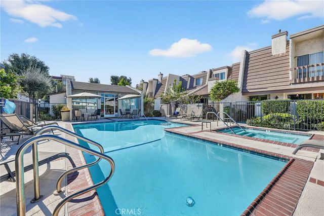 18360 Collins Street E, Tarzana, CA 91356