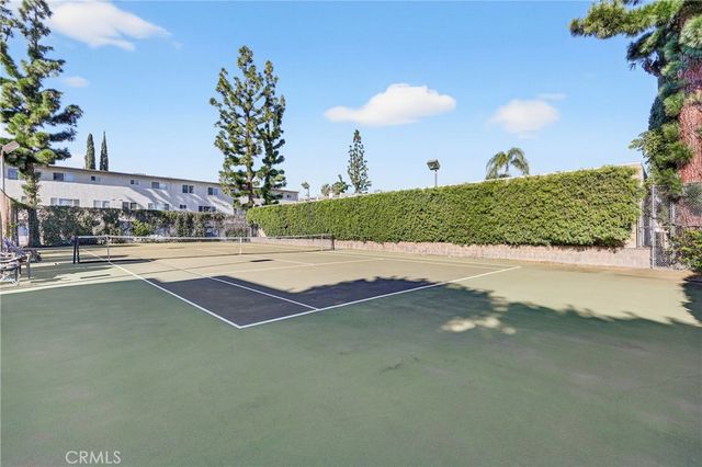 18360 Collins Street E, Tarzana, CA 91356