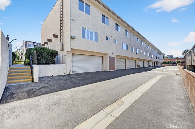 18360 Collins Street E, Tarzana, CA 91356