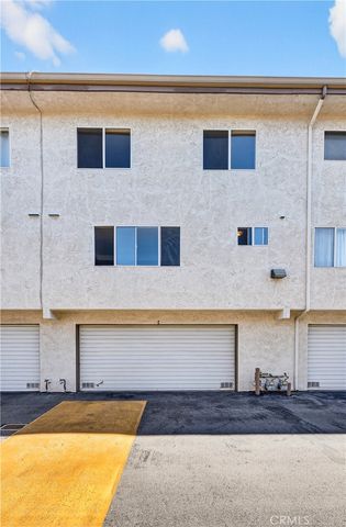 18360 Collins Street E, Tarzana, CA 91356