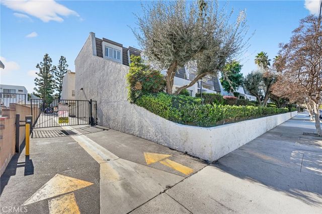 18360 Collins Street E, Tarzana, CA 91356