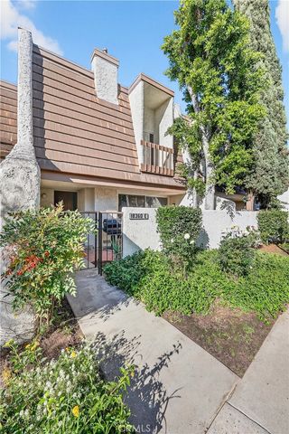 18360 Collins Street E, Tarzana, CA 91356