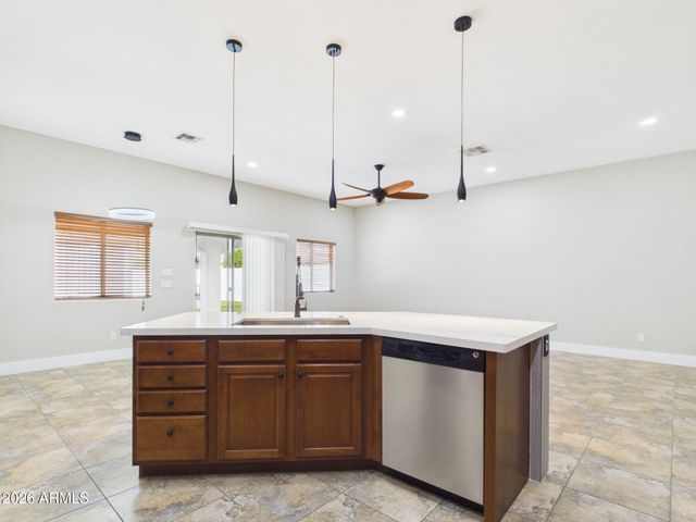 2926 E HARTFORD Avenue, Phoenix, AZ 85032
