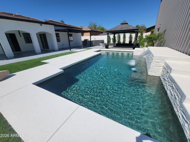 2926 E HARTFORD Avenue, Phoenix, AZ 85032