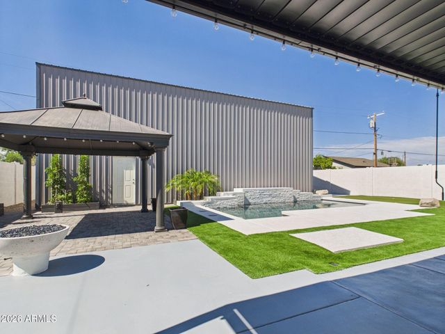2926 E HARTFORD Avenue, Phoenix, AZ 85032