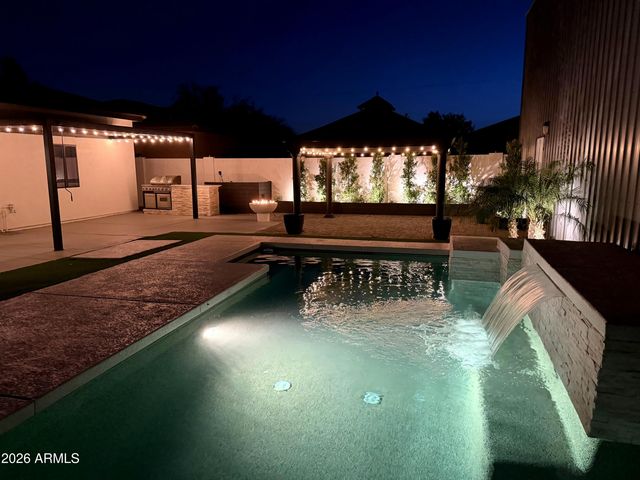 2926 E HARTFORD Avenue, Phoenix, AZ 85032