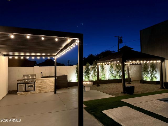 2926 E HARTFORD Avenue, Phoenix, AZ 85032