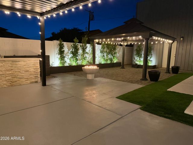2926 E HARTFORD Avenue, Phoenix, AZ 85032
