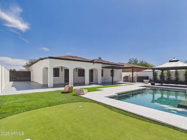 2926 E HARTFORD Avenue, Phoenix, AZ 85032