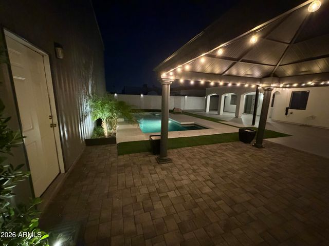 2926 E HARTFORD Avenue, Phoenix, AZ 85032
