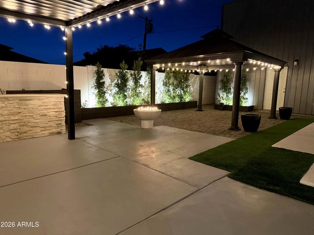 2926 E HARTFORD Avenue, Phoenix, AZ 85032