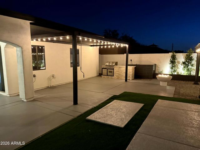 2926 E HARTFORD Avenue, Phoenix, AZ 85032