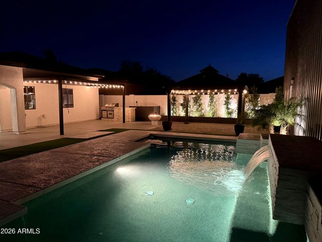 2926 E HARTFORD Avenue, Phoenix, AZ 85032