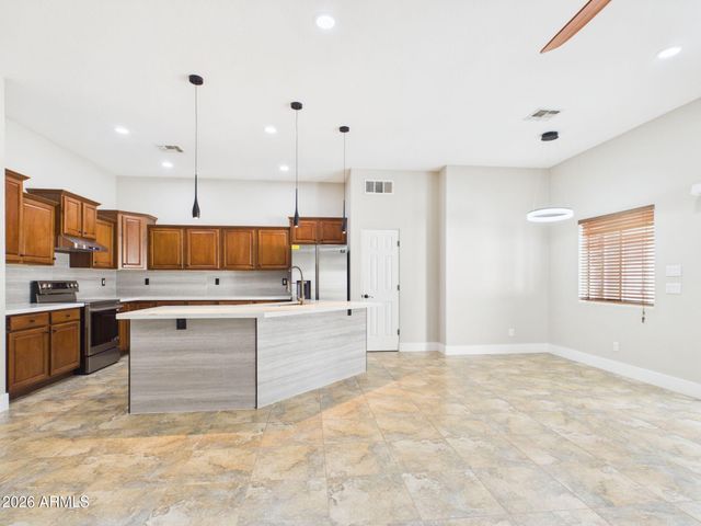2926 E HARTFORD Avenue, Phoenix, AZ 85032