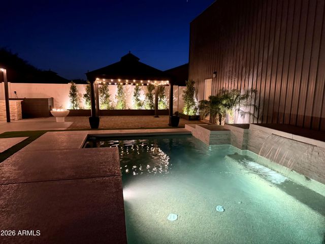 2926 E HARTFORD Avenue, Phoenix, AZ 85032