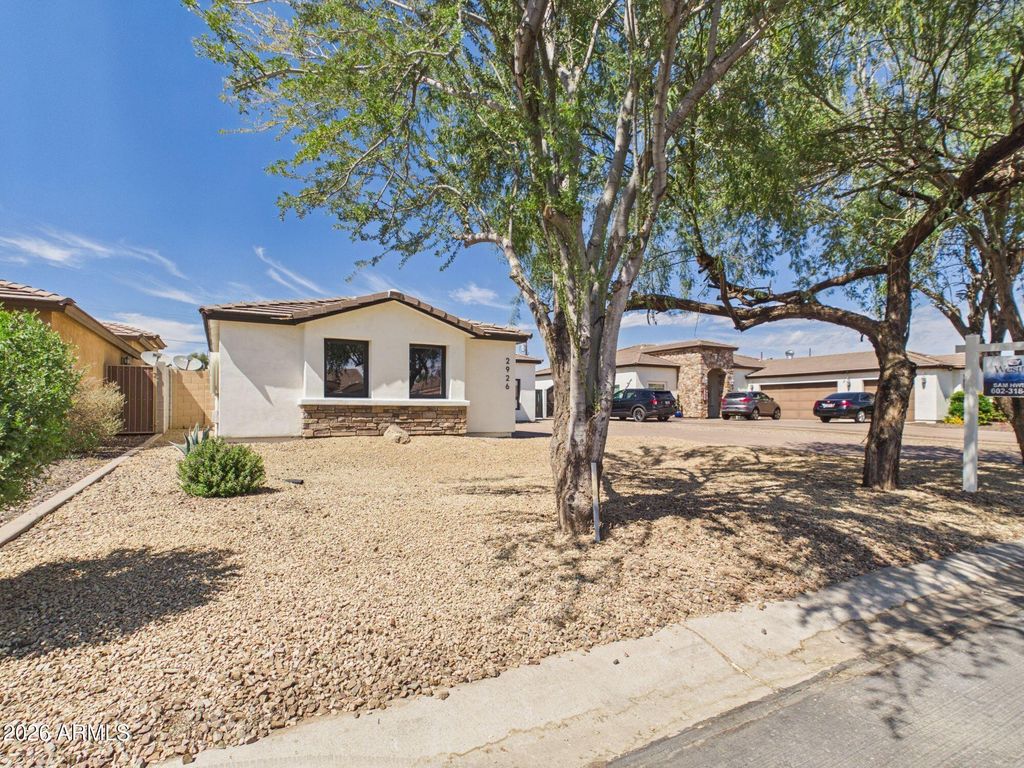 2926 E HARTFORD Avenue, Phoenix, AZ 85032 — photo 5