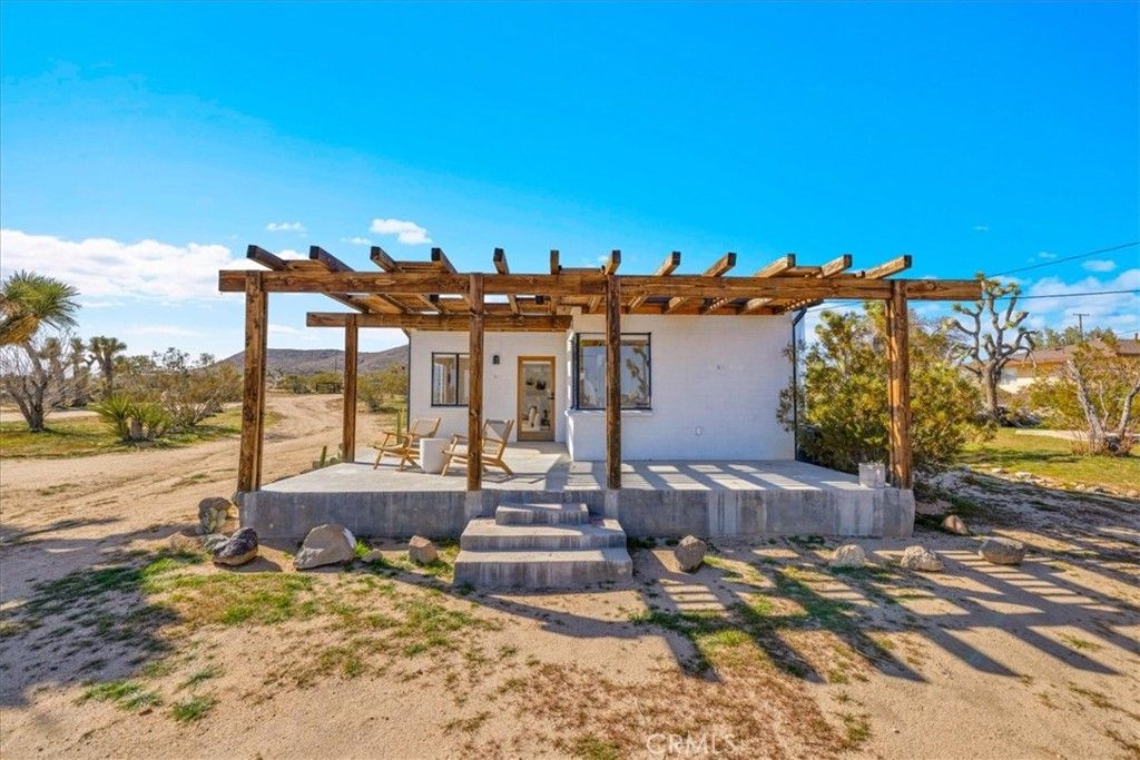 Image 2 of property listing at 5437 Paradise View Road, Yucca Valley, CA 92284