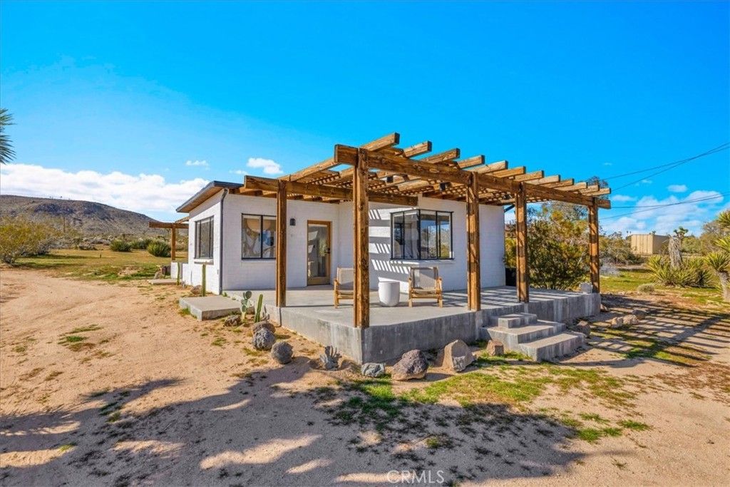 Image 5 of property listing at 5437 Paradise View Road, Yucca Valley, CA 92284