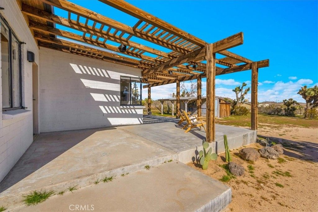 Image 6 of property listing at 5437 Paradise View Road, Yucca Valley, CA 92284
