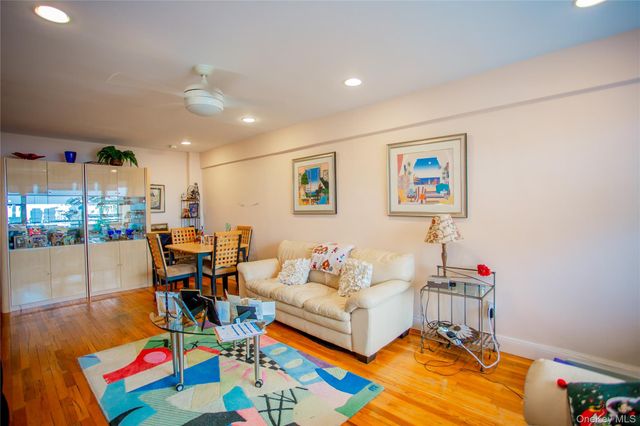 333 E Broadway 4G, Long Beach, NY 11561