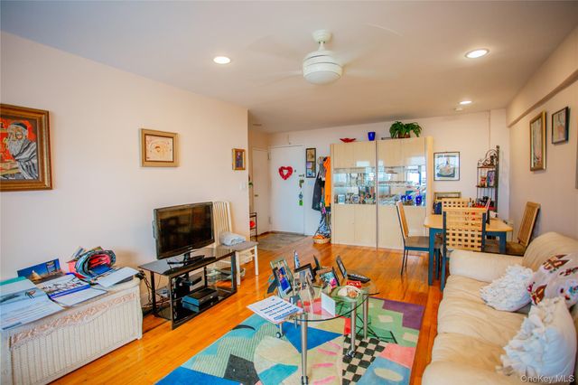 333 E Broadway 4G, Long Beach, NY 11561