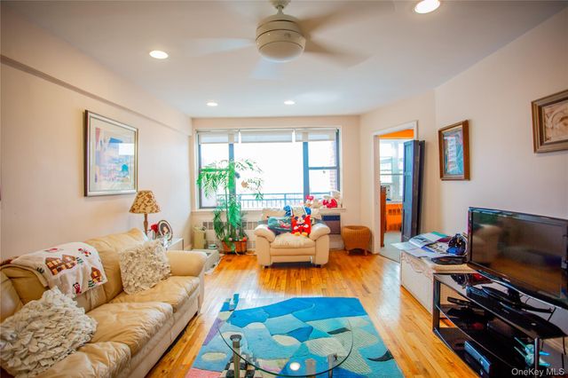 333 E Broadway 4G, Long Beach, NY 11561