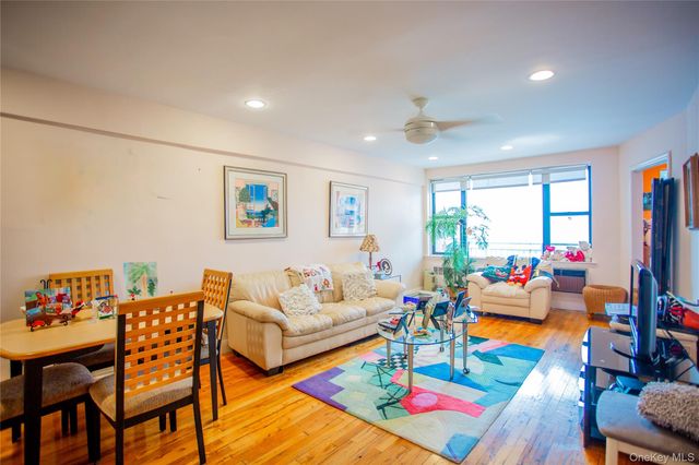 333 E Broadway 4G, Long Beach, NY 11561