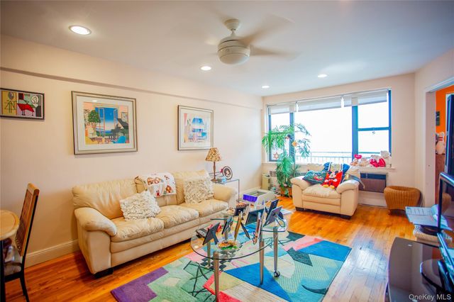 333 E Broadway 4G, Long Beach, NY 11561