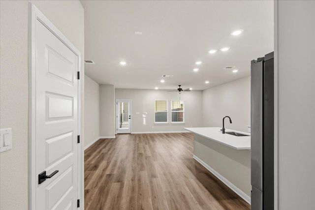 5900 Whisper Creek DR 413, Georgetown, TX 78628