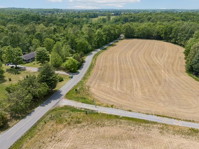 473 Hickory Corner Rd, Bethpage, TN 37022