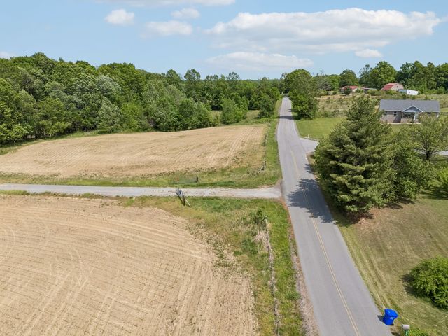 473 Hickory Corner Rd, Bethpage, TN 37022