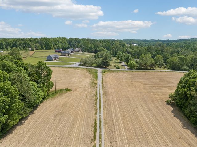 473 Hickory Corner Rd, Bethpage, TN 37022
