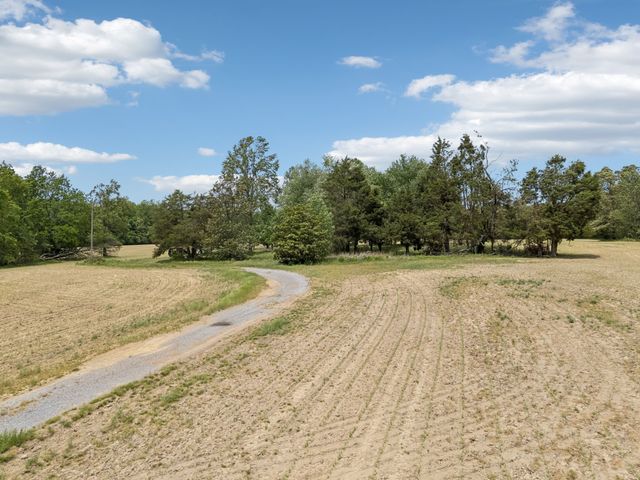 473 Hickory Corner Rd, Bethpage, TN 37022