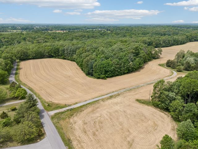 473 Hickory Corner Rd, Bethpage, TN 37022