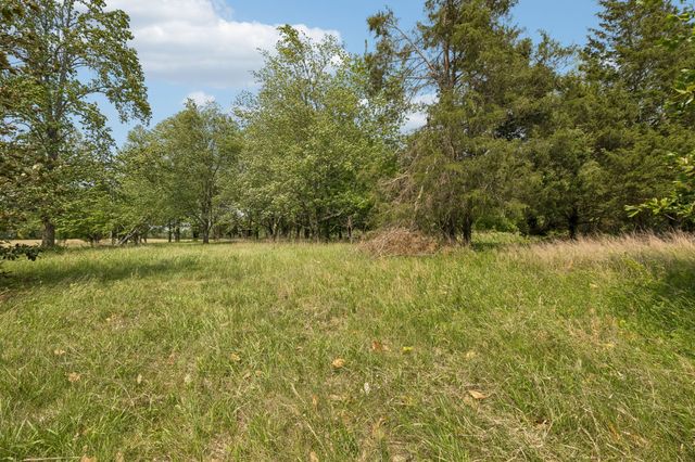 473 Hickory Corner Rd, Bethpage, TN 37022