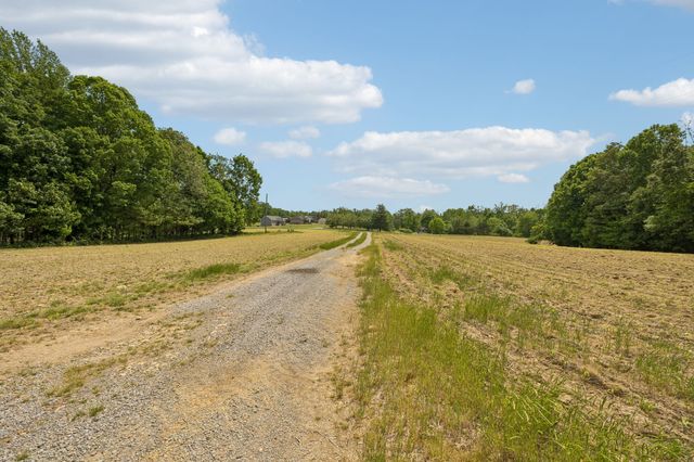 473 Hickory Corner Rd, Bethpage, TN 37022